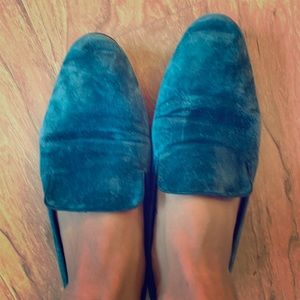 Burberry Green Suede Gold Carved Out Logo Shoes 8